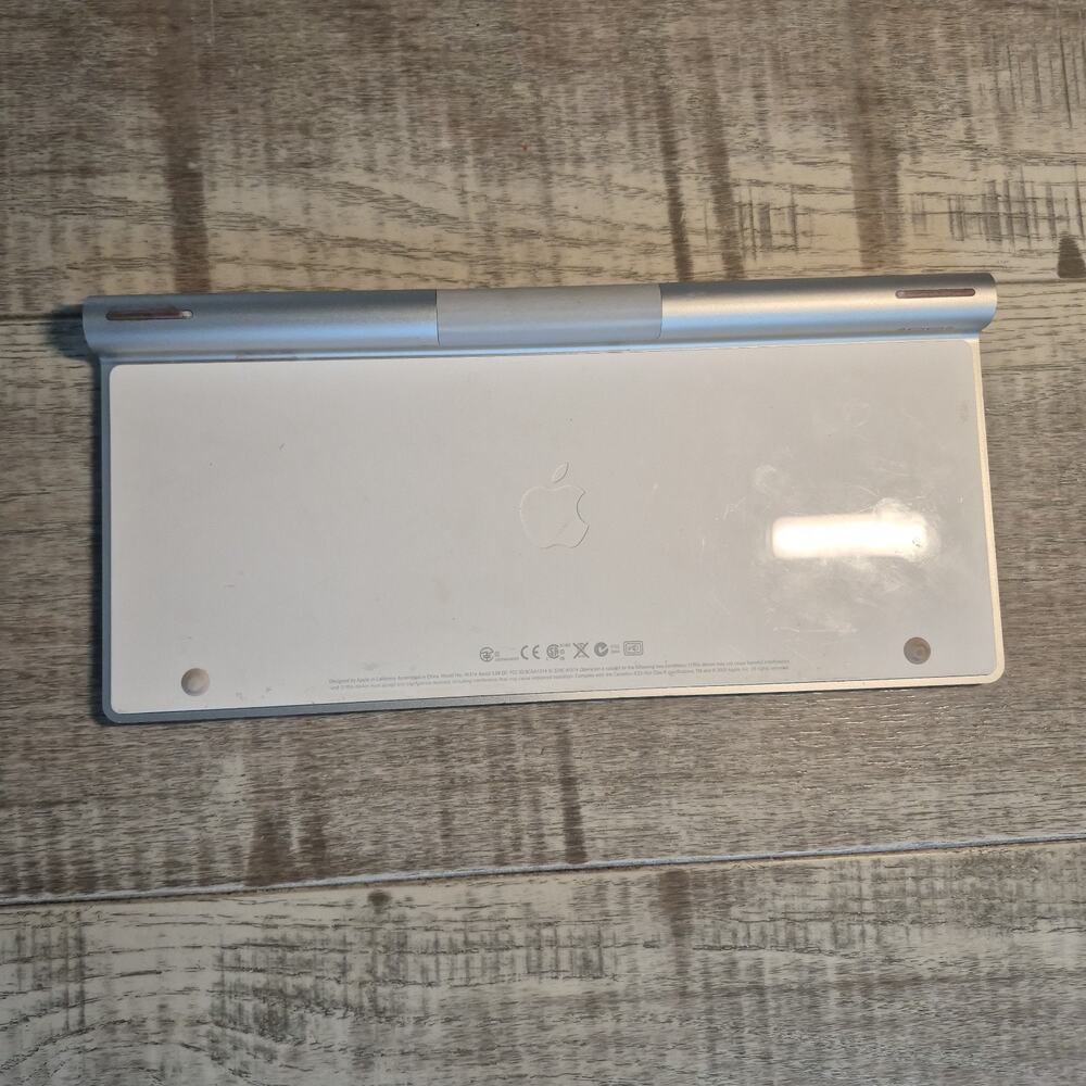 Apple A1314 Bluetooth Wireless Magic Keyboard | Tested & Working - Picture 7 of 8